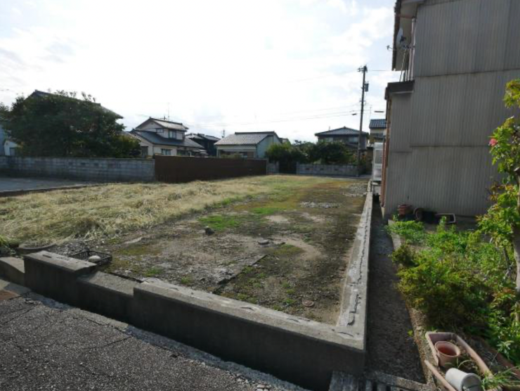 東側より西側