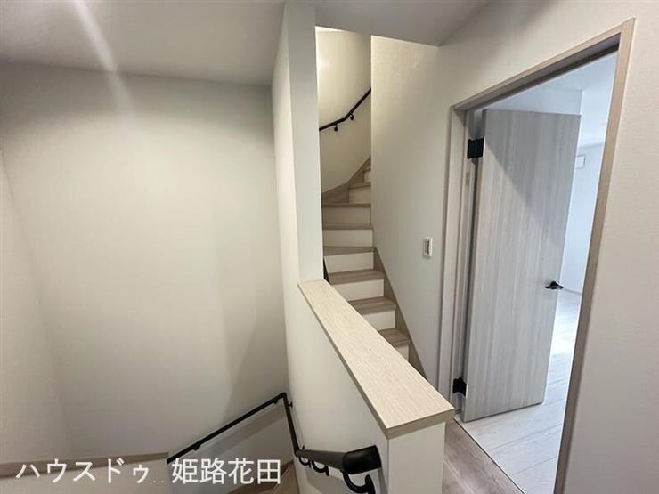 階段でロフト収納部屋へ