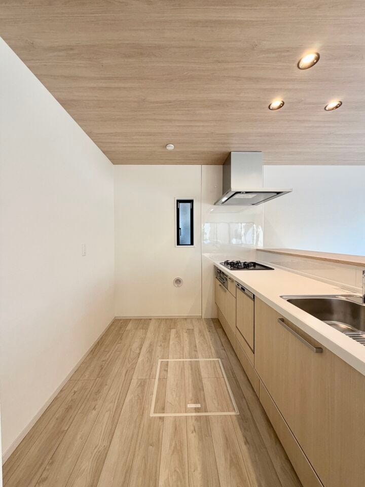 キッチンまわりも広さを意識して設計しましたので、動線が比較的スムーズです。