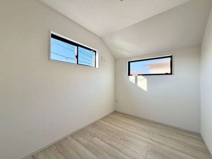 〈4.3帖〉
曇りガラスは隣家の視界を遮るのに最適です♪