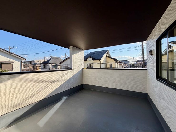 急に雨が降り出しても、インナーバルコニーなら洗濯物が濡れてしまうことを防げます。