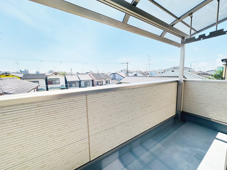 バルコニーからは素晴らしい景色を楽しめます。