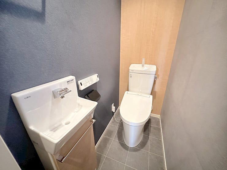 清潔感と落ち着いた雰囲気を演出したトイレ空間