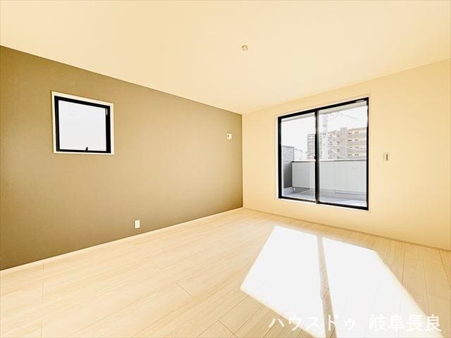 ≪9帖≫
デザイン壁を用いたお部屋です。色味が抑えてあるのでどんな家具とも相性がよさそうです。