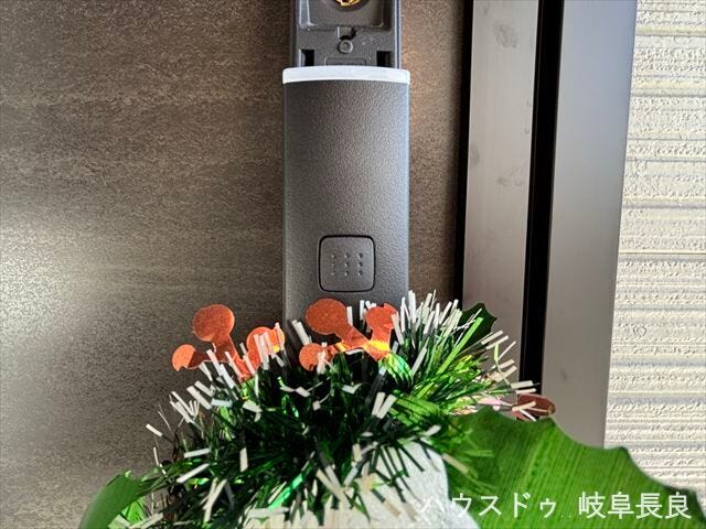 ≪スマートロック≫
重い荷物を持っていてもスムーズに解錠できて便利ですね。