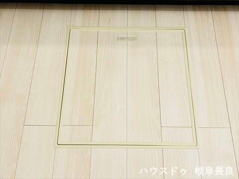 ≪床下収納≫
床下収納にはあまり使うことのない調理器具や非常食を収納しておけますね♪