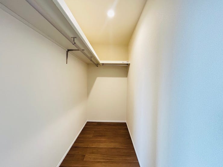 ◇主寝室のウオークインクローゼットは広めなので沢山の洋服が収納できます(^^)/