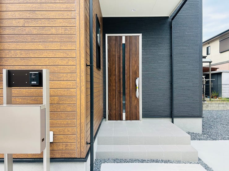 ◇外観から見たお洒落な玄関♪