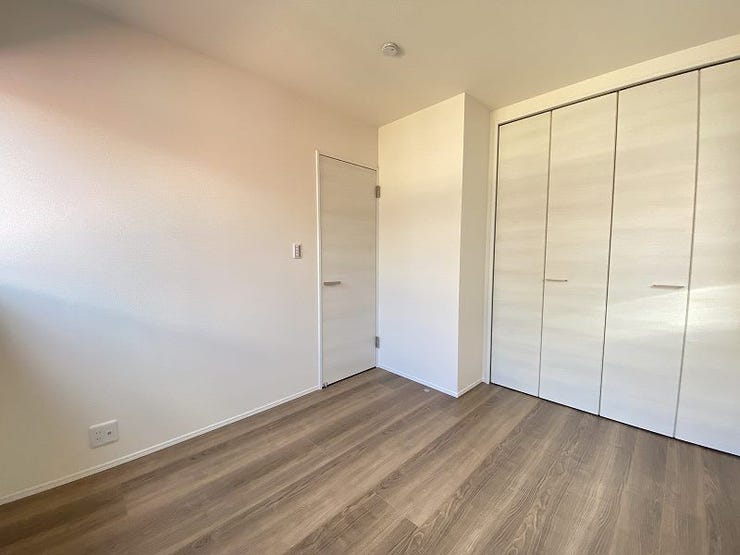 大容量収納も完備の洋室です!すっきり片付けられますね♪