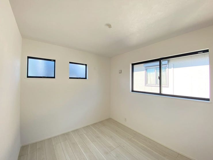 5.3帖洋室
お子様のお部屋、趣味部屋としてご使用いただけます♪