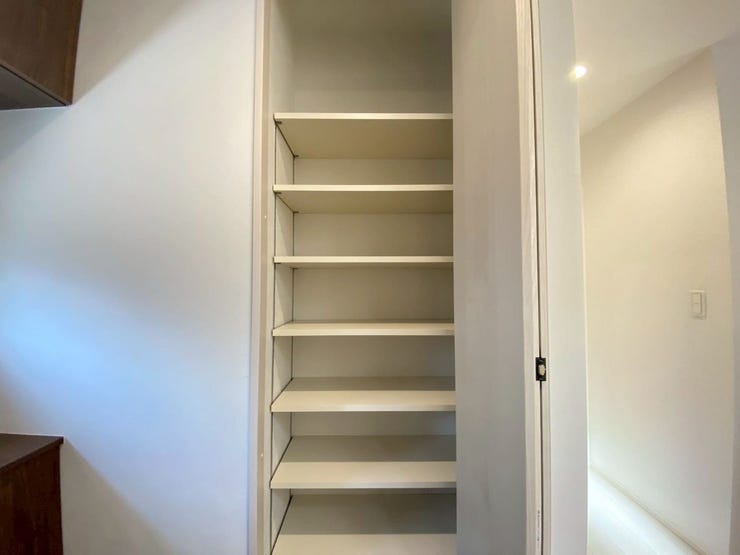 玄関横の収納
靴だけでなく、アウトドア用品も収納できます♪