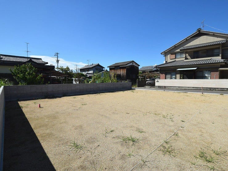 外観を南東側より撮影