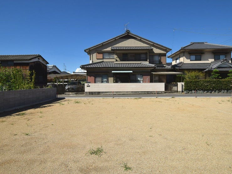 敷地内を南側より撮影