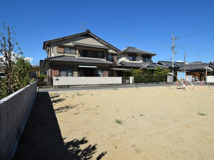 敷地内を南西側より撮影