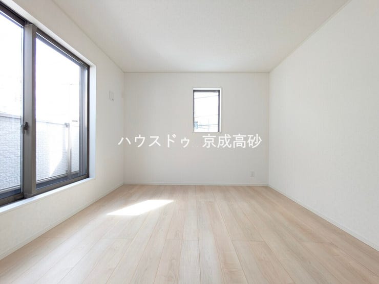 リビングで楽しく過ごした後はゆっくりくつろぐ時間を満喫できます。過ぎ行く時間をゆったりと感じることができる落ちついたプライベートルーム。静かな環境でリラックスタイムを愉しんで。