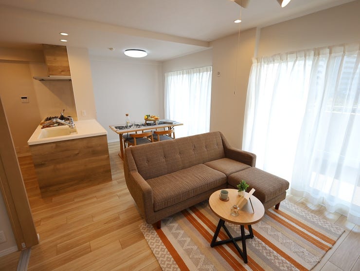 ワイドバルコニーとつながる明るく開放的な空間で、心地よい毎日を。