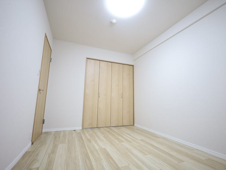 6帖の洋室。各居室に収納スペースがあります。