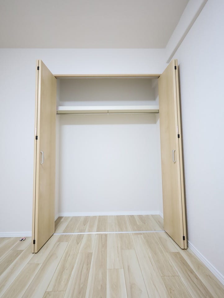 ゴルフバッグやスノーボードなどの大型アイテムもすっきり収納。暮らしの快適さがグッとアップします。