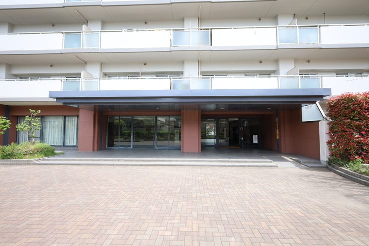 ゆとりあるエントランスが、住まい全体に上質な印象を与えます