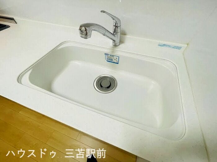 《キッチンシンク》
スクエア型の広さのあるシンクで、お料理や洗い物もはかどります!