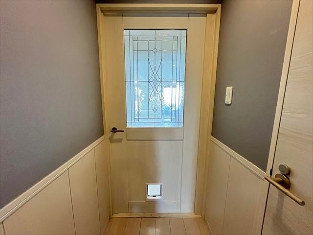 ◆ペット用ドア◆ドアを開けっぱなしにする必要がなくなり、ペットが好きな時に移動できます。