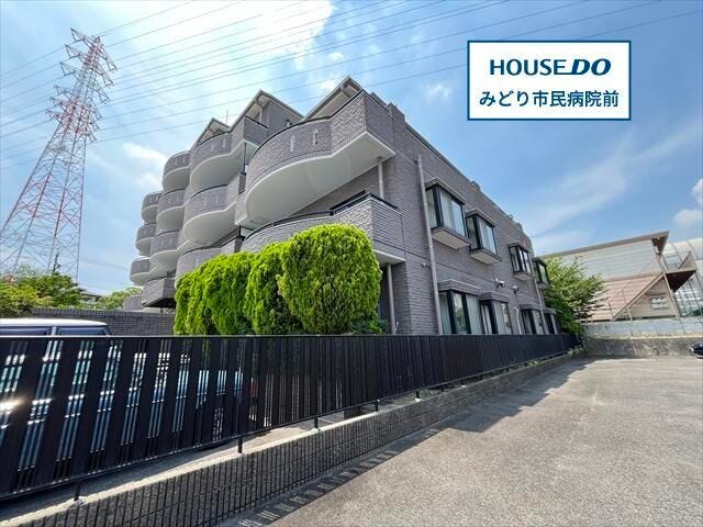 総戸数17戸。スーパー、ドラッグストア、ホームセンターなど徒歩5分圏内にあり、お買い物も歩いてらくらくです。
