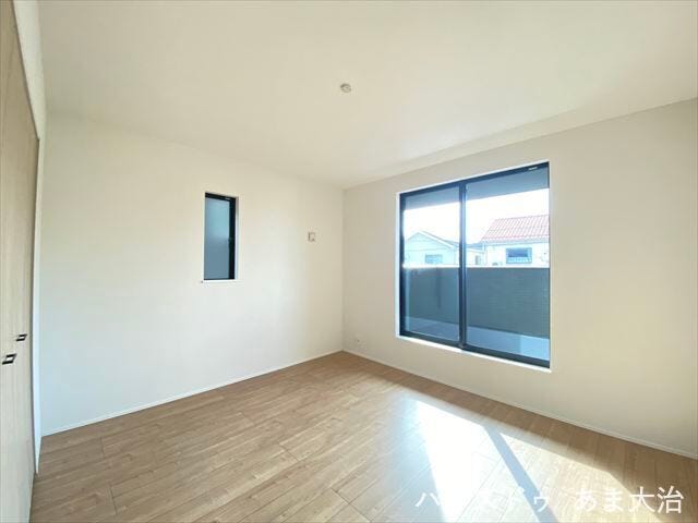 7帖洋室:一番広い洋室です、主寝室にぴったりですね。
ベッドにテーブルやソファの設置もできそうです。