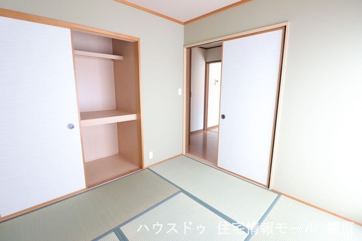 玄関脇にあり、客間として利用されてもいいですね