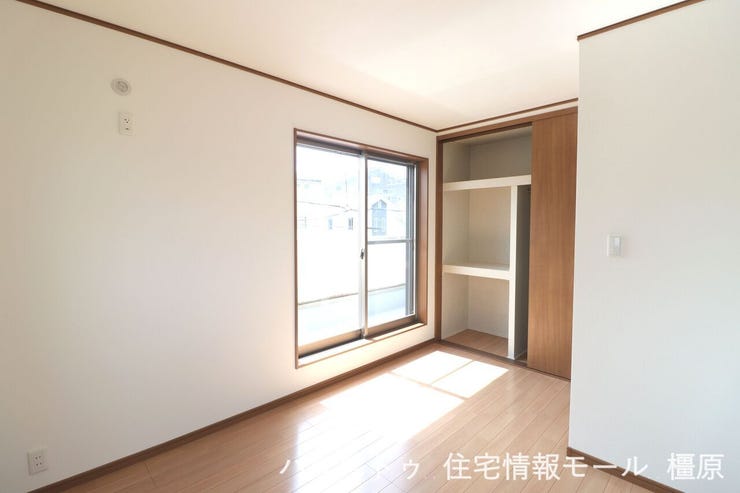 【5.5帖】大容量のクローゼットをもうけており、沢山の衣類や小物もすっきり整理できます。