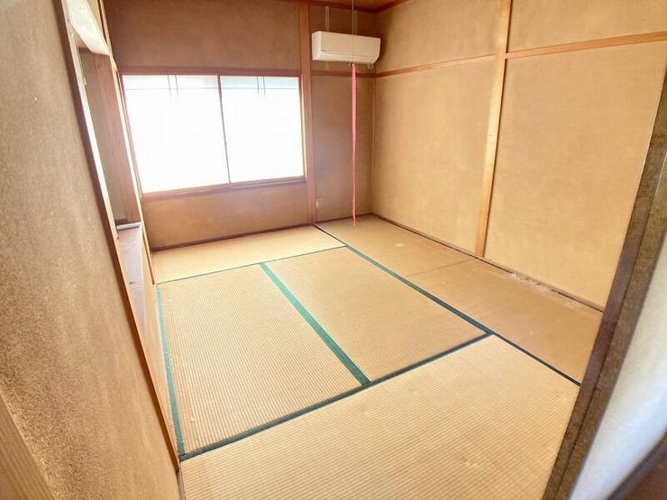 建物① 1階出窓のある6帖和室