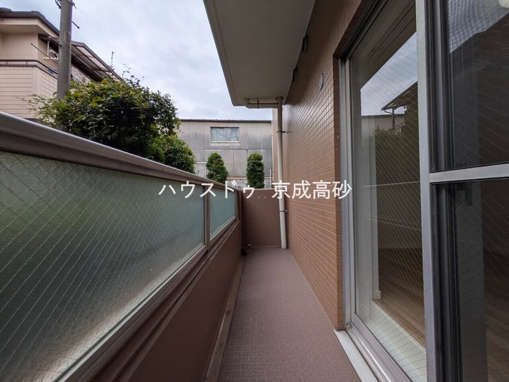 バルコニーは2ヶ所あります。大量のお洗濯物も安心ですね。