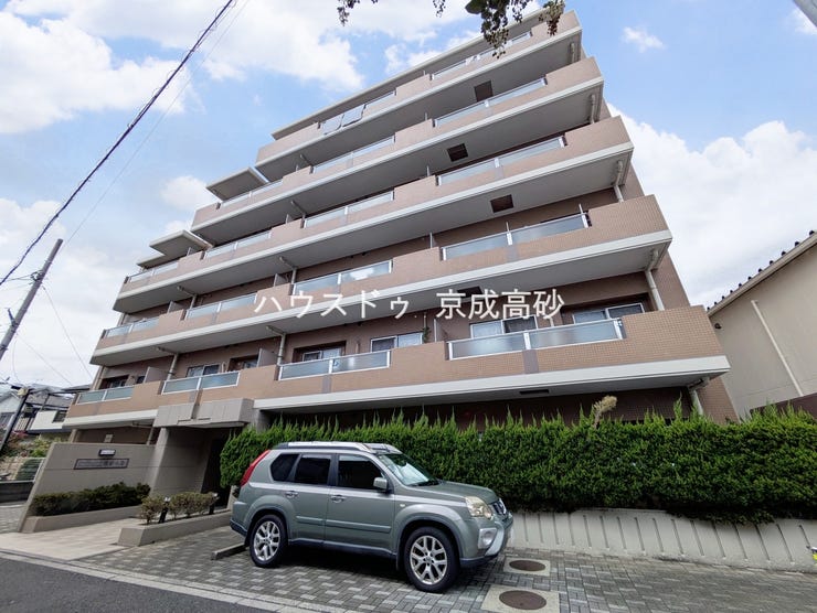 物件の陽当りや通風・仕様設備やお部屋の大きさの比較、近隣・周辺環境や街並みなど、資料には掲載していない情報が現地にはたくさんあります。 是非一度、ご内見ください。