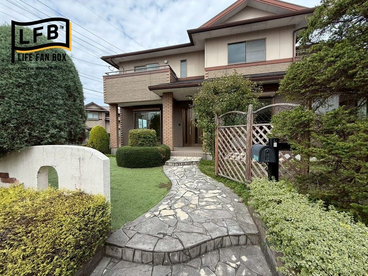 おしゃれなアプローチと素敵なお庭が魅力の物件です!