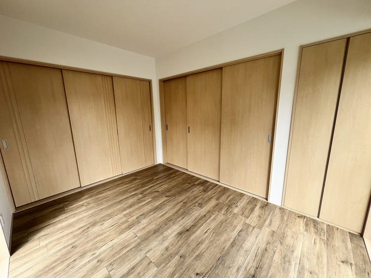 リビング横の6帖の洋室♪