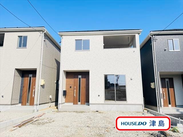 【外観】
神守小学校・神守中学校エリアに建つ新築一戸建て全4棟の3号棟です。キッチン奥に洗面所があり家事動線に優れた4LDK+Sです。(2025年10月28日撮影)