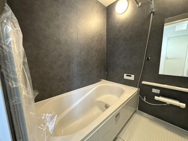 くつろげる1坪サイズの浴室は、いつも気持ちの良い温度で入浴できる浴室乾燥機能付!入浴前に浴室を温めれば、急な温度変化によるヒートショックの防止にも役立ちます!