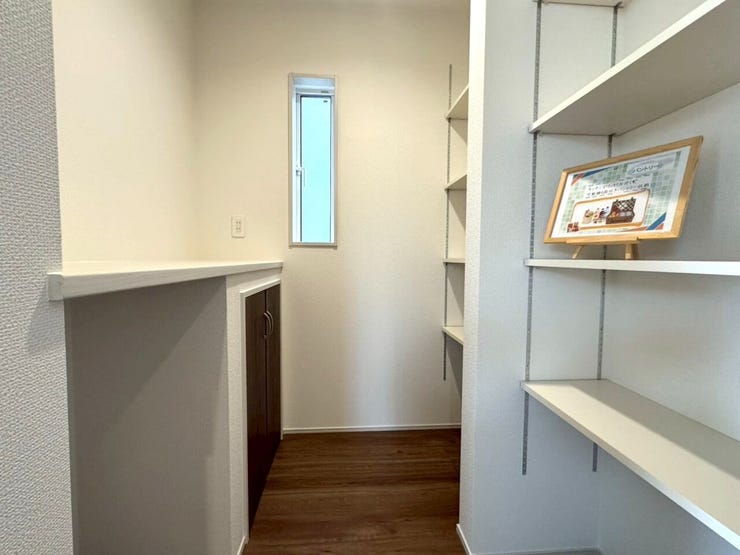 パントリー:ストック品も一括管理。まとめ買いも安心の収納力