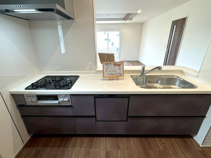 キッチン①スライド収納で出し入れスムーズ。整理整頓も簡単に