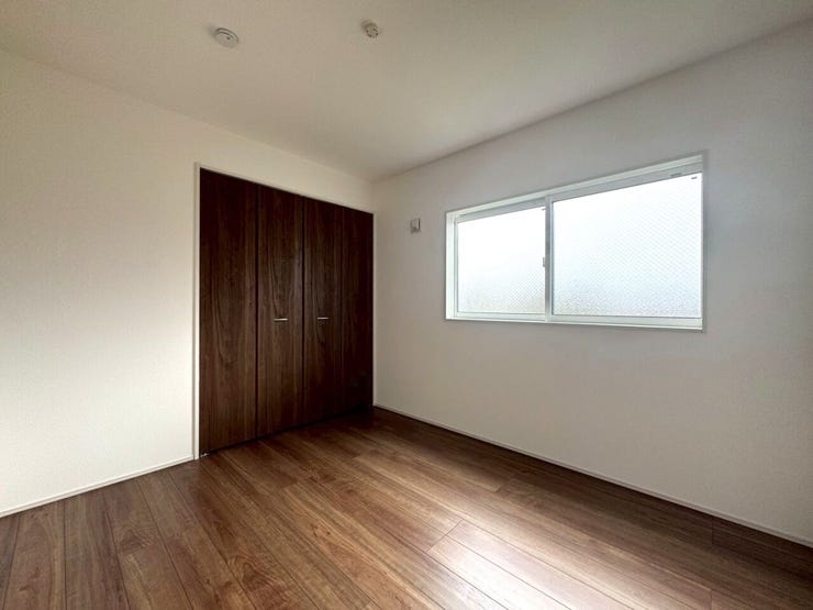 洋室②たっぷり収納できるクローゼット完備