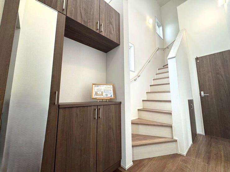 玄関から整う暮らし。収納豊富な玄関スペース