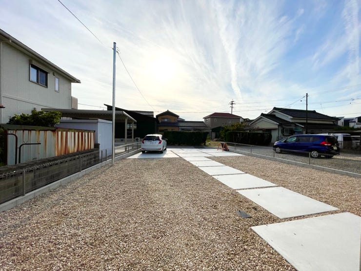 リビングから駐車場を見渡せます。