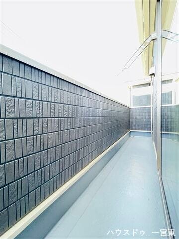 外の空気を感じてリフレッシュできるバルコニーです。洗濯物を干すだけでなく、ちょっとした外の空間として快適に利用できます。