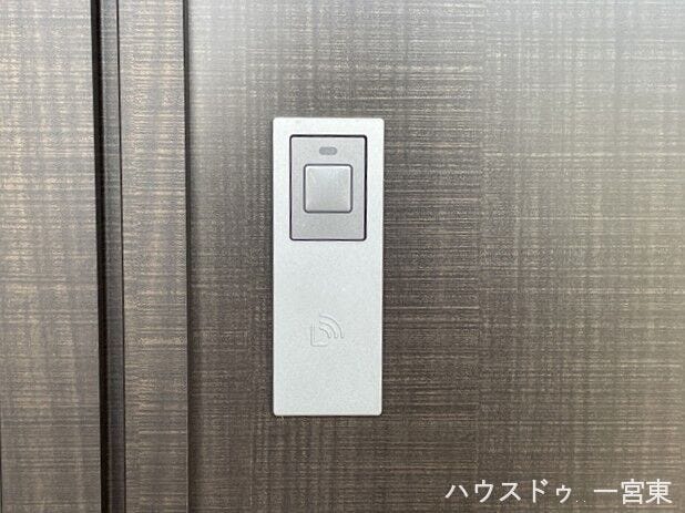 【スマートキー】スマートフォンやカードキーで施錠・解錠ができるキーレスな生活。両手が荷物で塞がっていてもスムーズに入れます。