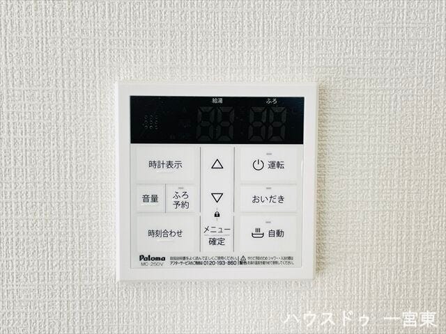【給湯パネル】音声ガイドや予約機能など、便利な機能が充実した給湯パネル。お風呂をいつも快適な温度に保ち、心地よさを提供します。