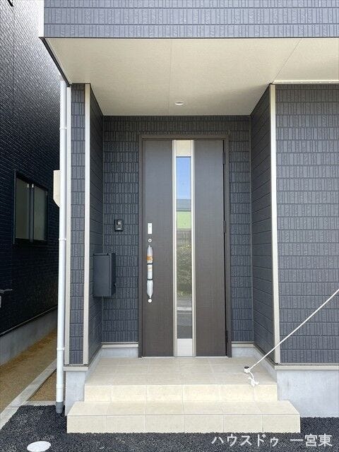 光沢があり清潔感あふれるステンレスシンクです。耐久性に優れ、いつまでも美しい状態を保ち、キッチンをすっきりと演出します。