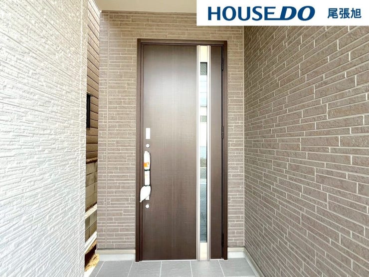 【建物外観】一邸一邸異なる間取り、機能性・デザイン性に優れた分譲住宅です。建物の居住性に拘った邸宅は、「落ち着き」と「安らぎ」と「快適」を実現してくれます。友人・来客が来ても感動する邸宅です!