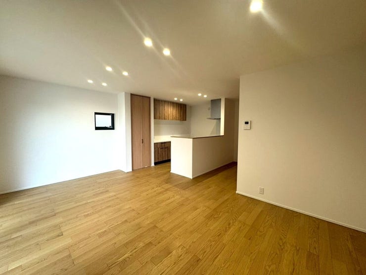 リビング① 大きな窓から光が溢れる、開放感