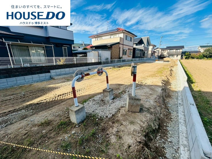 【現地見学会 開催中】実際に現地へ行き、お子様と一緒に小学校までの経路を確認したり、近隣の同施工会社の完成物件へ行き完成後の雰囲気を体感したりといった見学ツアーをしませんか?(10月28日撮影)