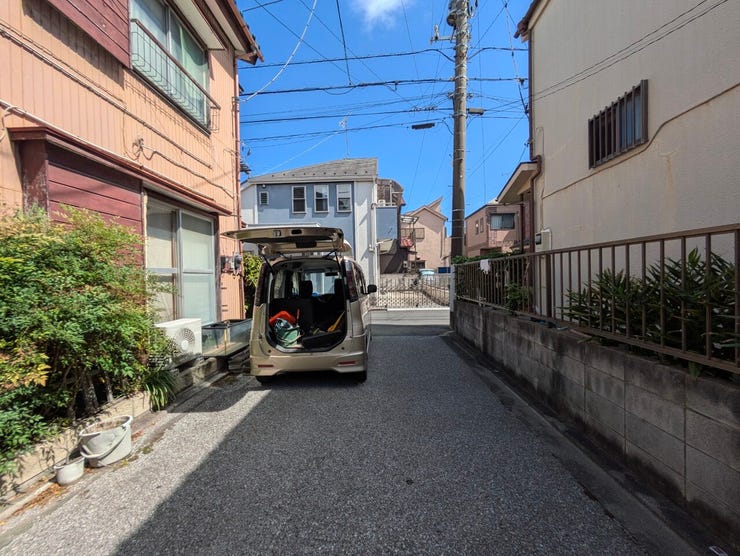 交通量の少ない前面道路です。
小さなお子様がいるご家庭でも安心です!