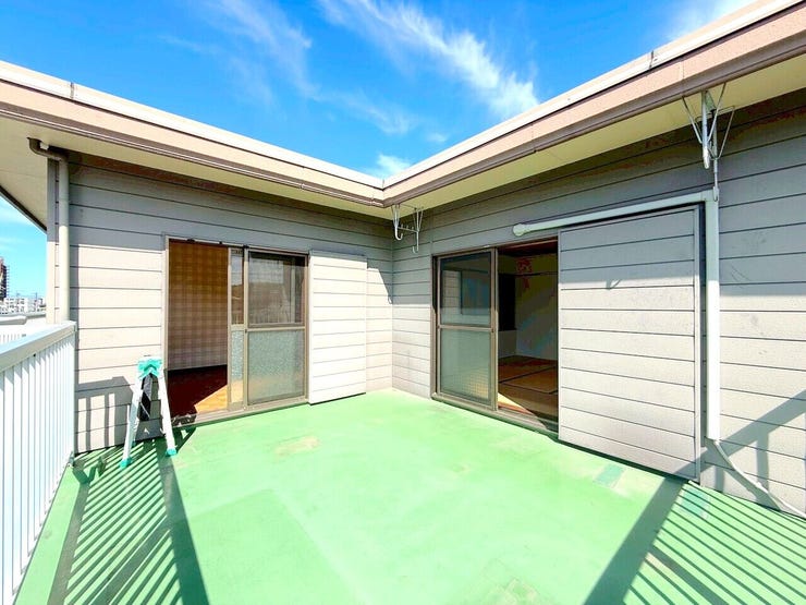 広々としたバルコニーでお洗濯物の多いご家庭でも安心。